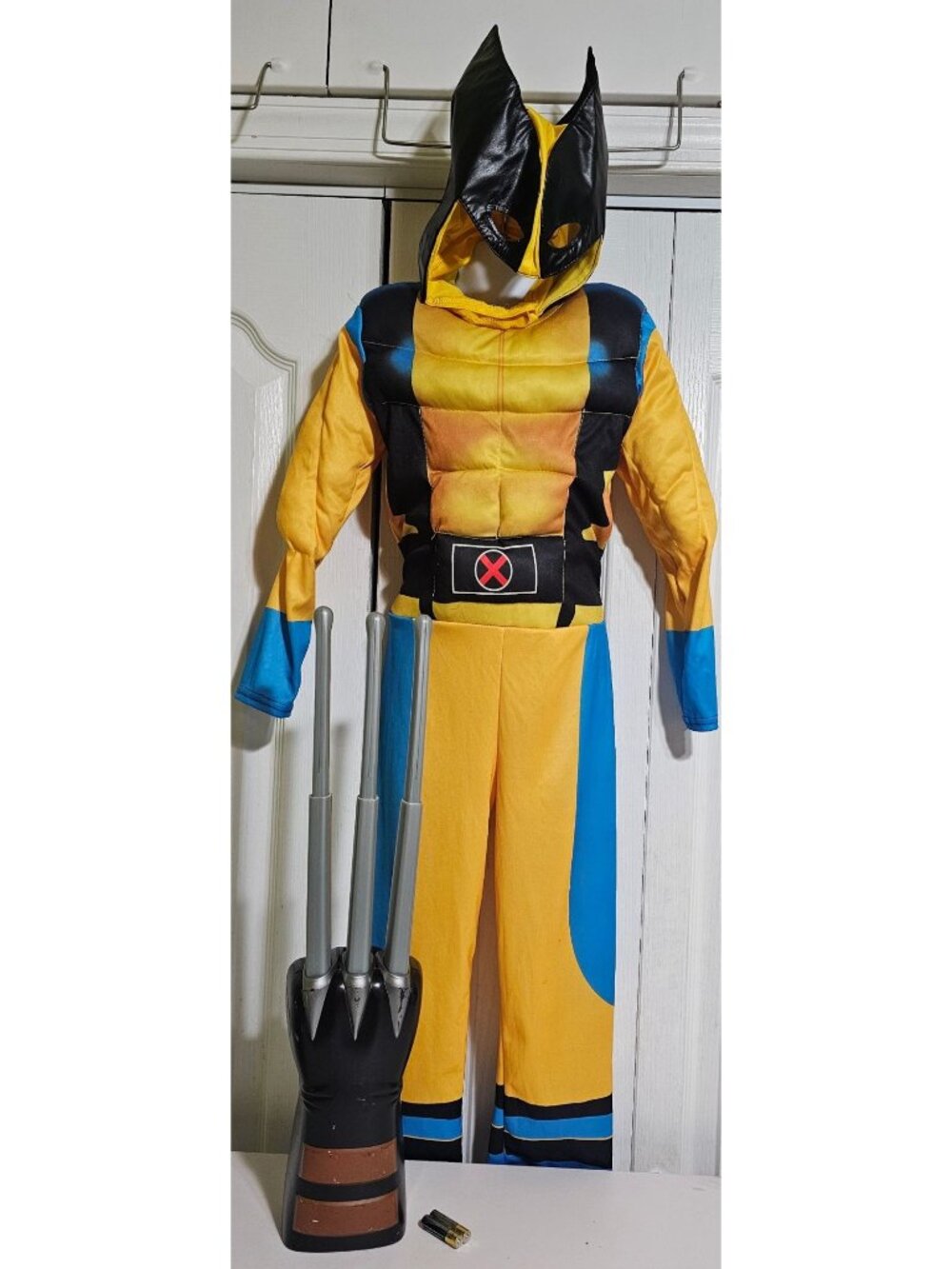X-Men '97 Wolverine Muscle Costume Boys 4-6 Marvel Hasbro Electronic Claw Mask